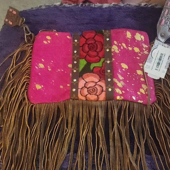 Handbags - NWT Pink Floral Fringe Crossbody Maxine